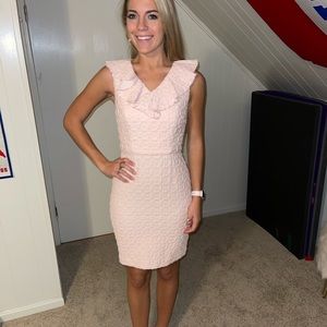 Light pink sleeveless floral texture v-neck with ruffle Trina Turk size 2 NWT